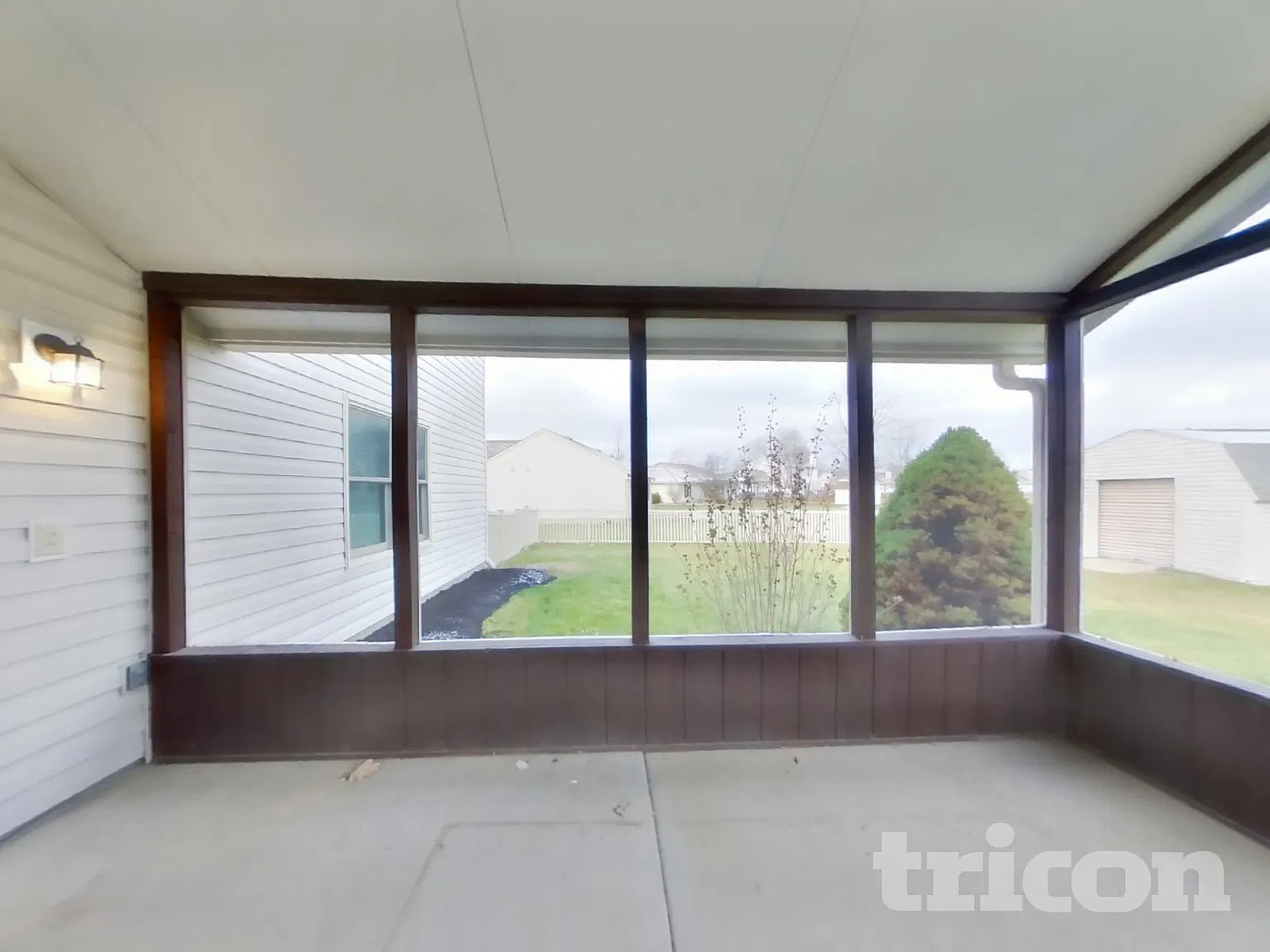 1197 Kinross Drive Avon IN — Photo 2