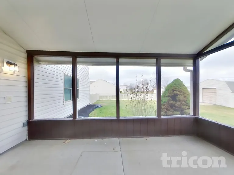 1197 Kinross Dr — Photo 2