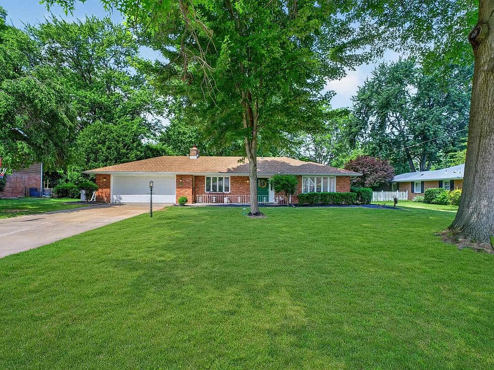 1st image of 213 N Bayberry Ln