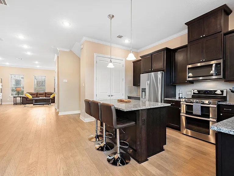 305 Adams St — Photo 12