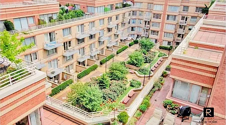 Rented by R New York