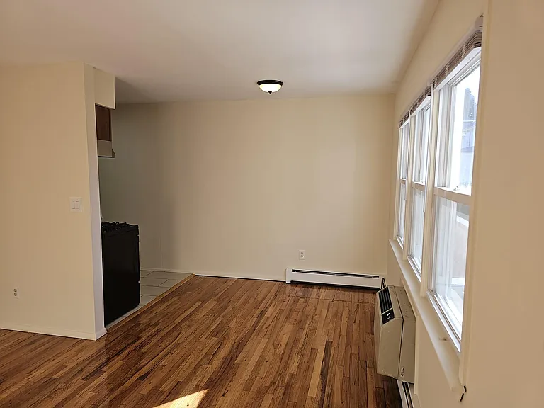 200 Main St #14 — Photo 16