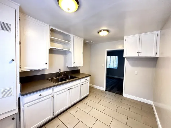 929 E 108th St APT 4, Los Angeles, CA 90059