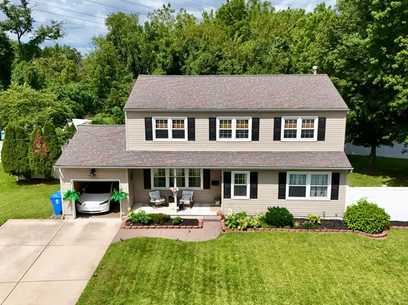 6 Harvest Ln, Burlington, NJ 08016