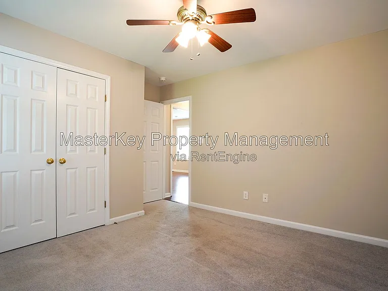 1008 Knighthood Ln — Photo 24