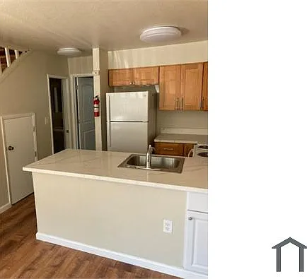 3 bed, 900 sqft, $2,800 — Photo 1