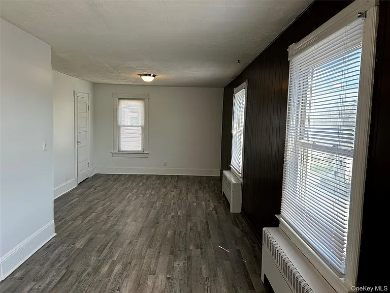 84 Orange Ave — Photo 10