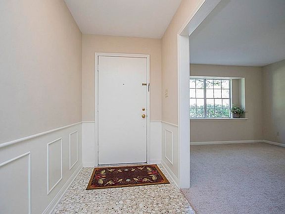 5th image of 10207 Barwood Dr