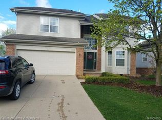 3229 Silverbrook Dr, Rochester, MI 48306