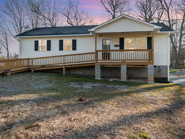 908 N 3rd Ave, Siler City, NC 27344