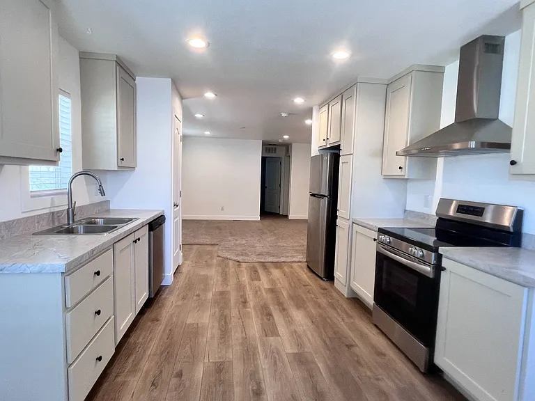 1409 N French St #30 — Photo 3