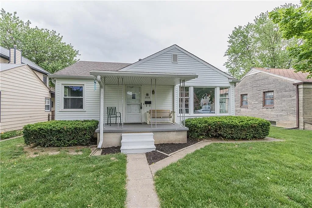 2018 Fisher Ave photo 1