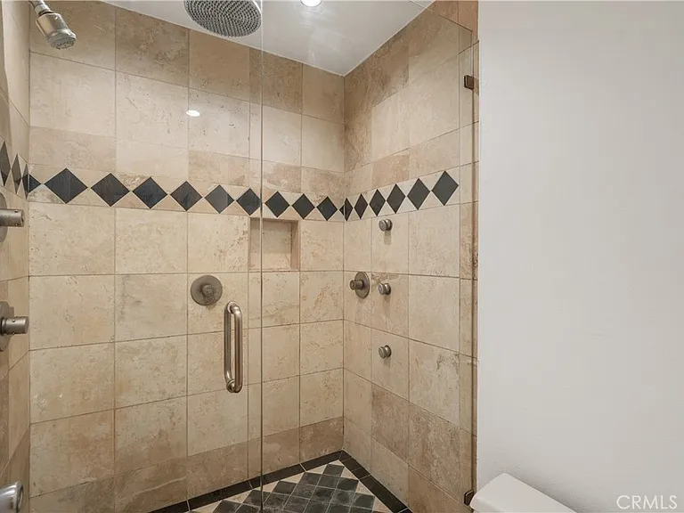 911 N Kings Rd #319 — Photo 24