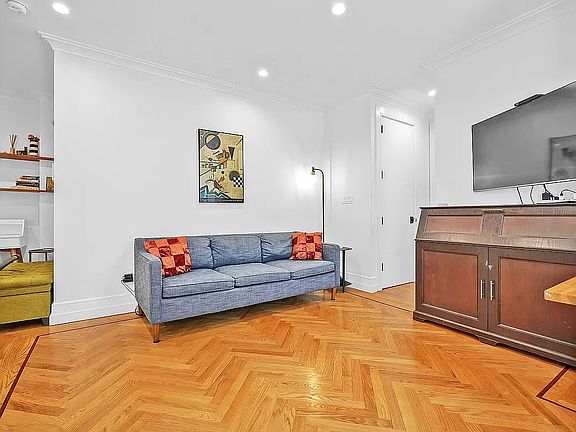 4th image of 24-39 38th St #D1