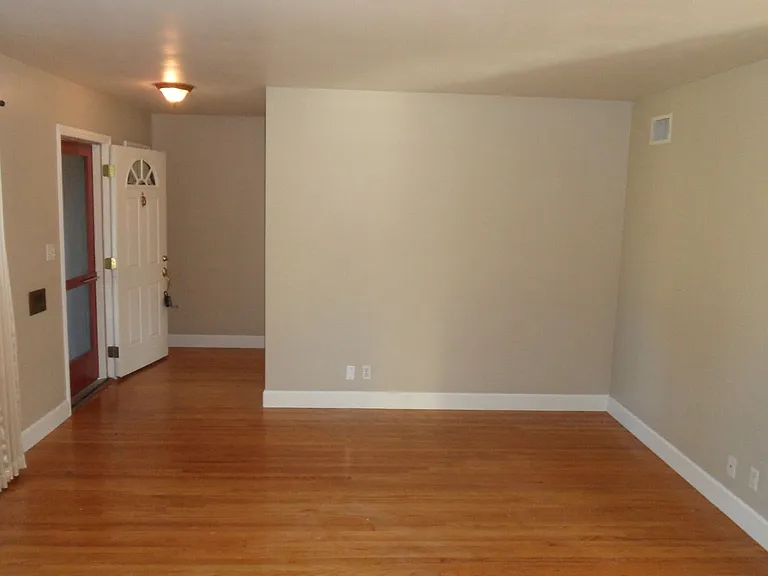445 N Pine St — Photo 6