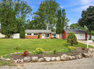 5800 Cambrook Ln, Waterford, MI 48329