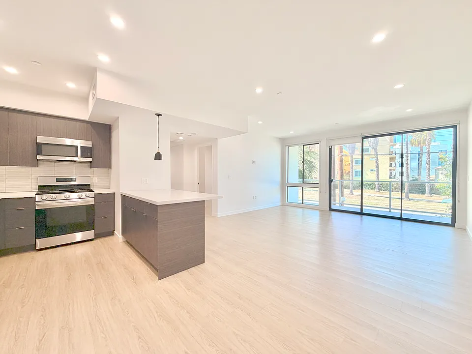 11500 Culver Blvd #201