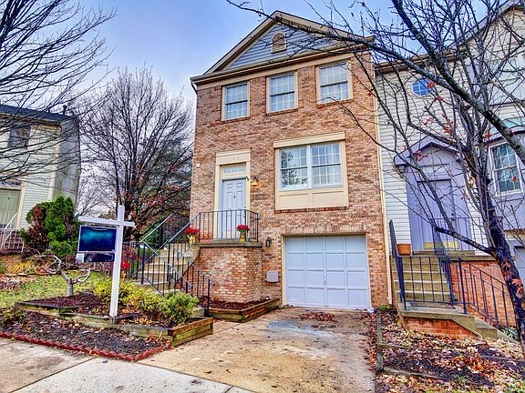 2nd image of 21913 Myrtlewood Sq