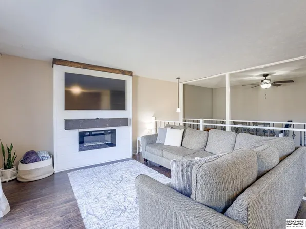 13946 Greenfield Rd, La Vista, NE 68138