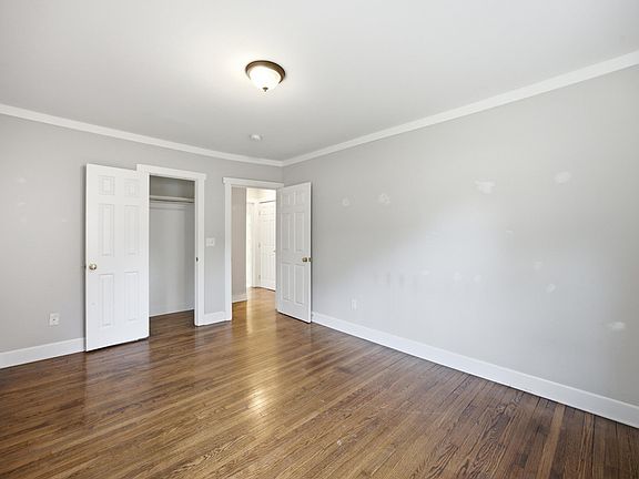 5th image of 102 S Howell Ave