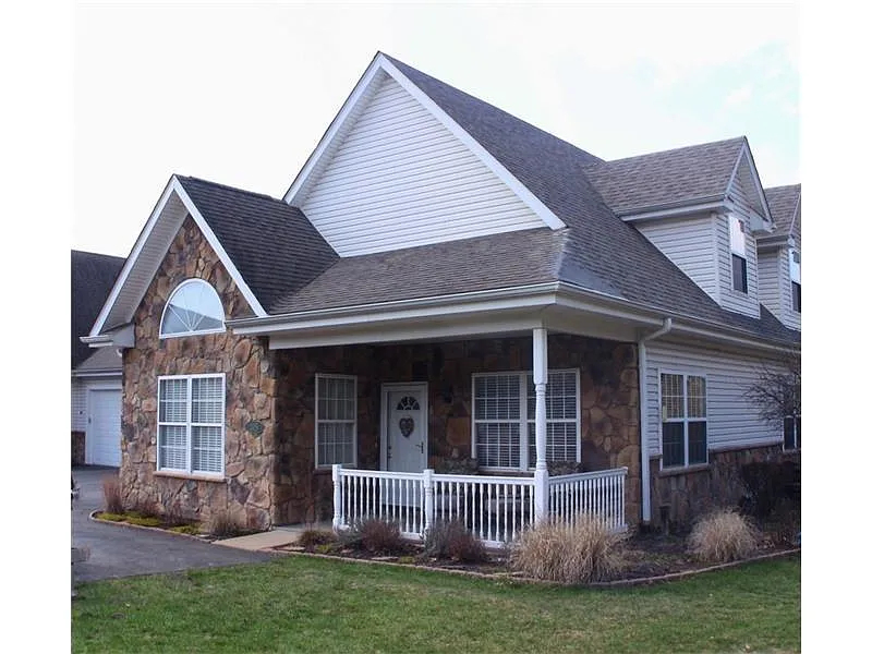 115 Canter Ln photo 1