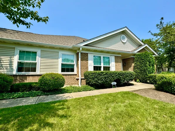 115 Enfield Ln #A, Grayslake, IL 60030