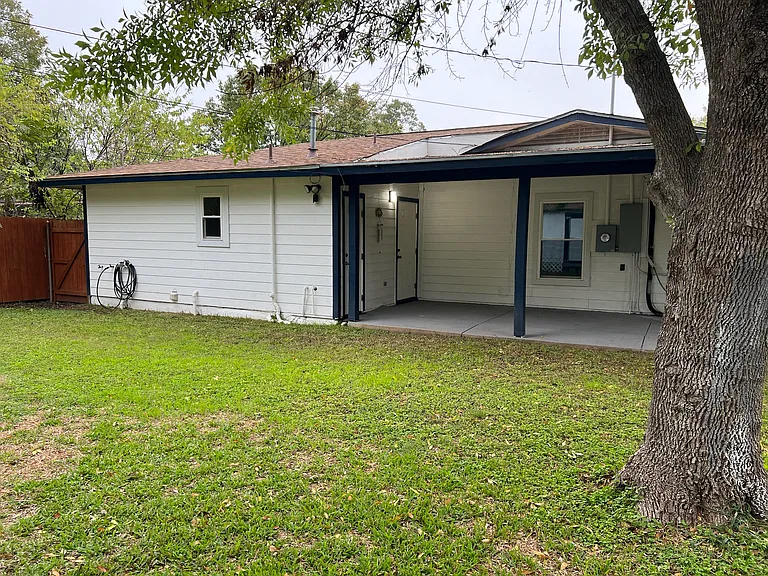 1318 Broadmoor Dr — Photo 10