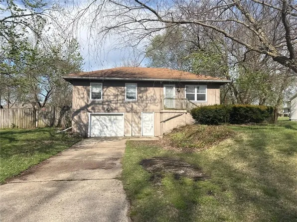 814 S High St, Butler, MO 64730