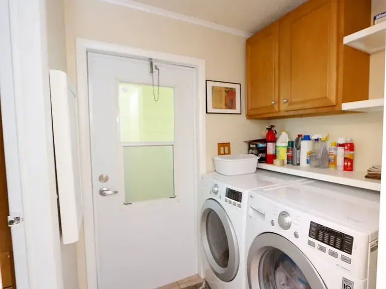 6357 Lichfield Ln — Photo 7