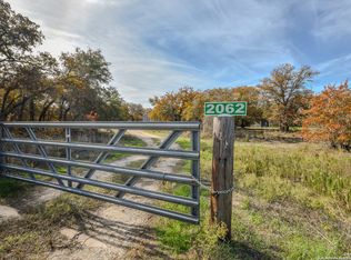 2062 Deer Trl, Floresville, TX 78114
