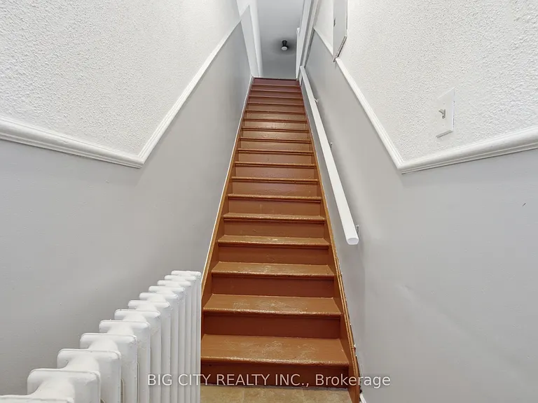 1362 Bathurst St #UPPER — Photo 7