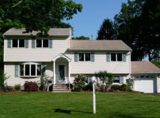 72 Longview Dr, Waldwick, NJ 07463
