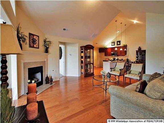 3rd image of 8651 Parkview Oaks Cir #105