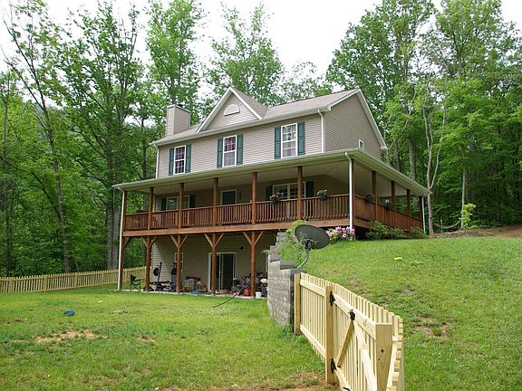 Tri-level with daylight Basement with private entrance.
