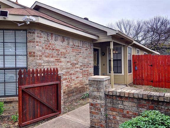 3rd image of 1006 Sanders Dr