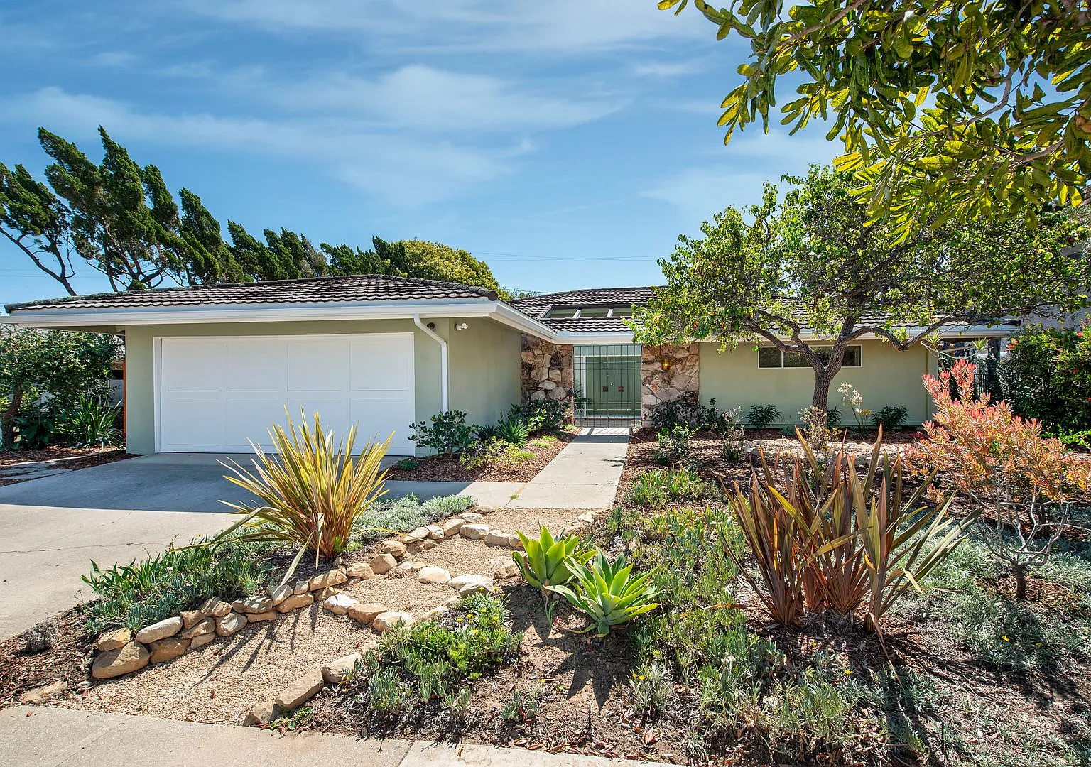 Spacious Single-Level Home in Bel Air Knolls — Photo 1