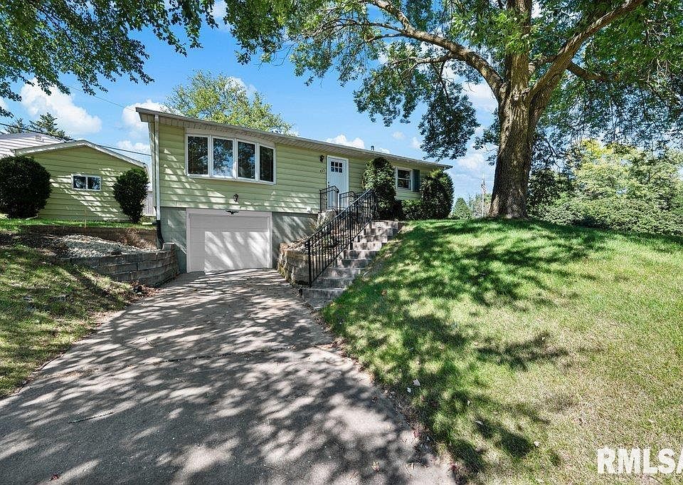 1st image of 955 N Thornwood Ave