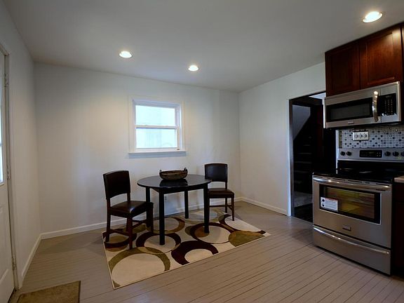 5th image of 2339 Indianola Ave