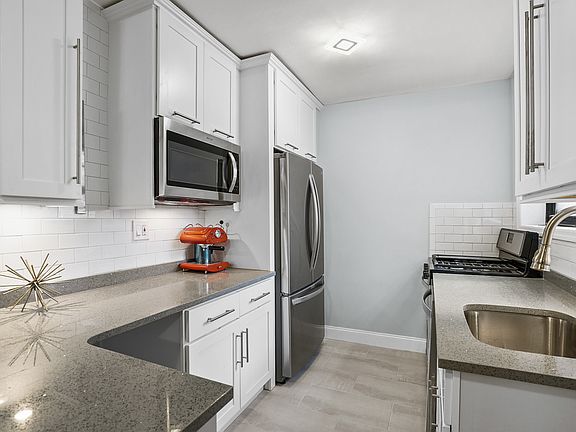 5th image of 70 Park Ter E #6I