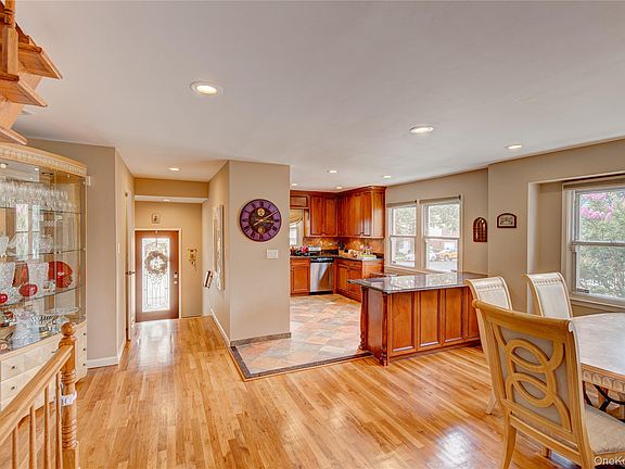 5th image of 5703 Cloverdale Boulevard