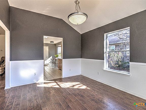 3rd image of 2802 Southwood Dr