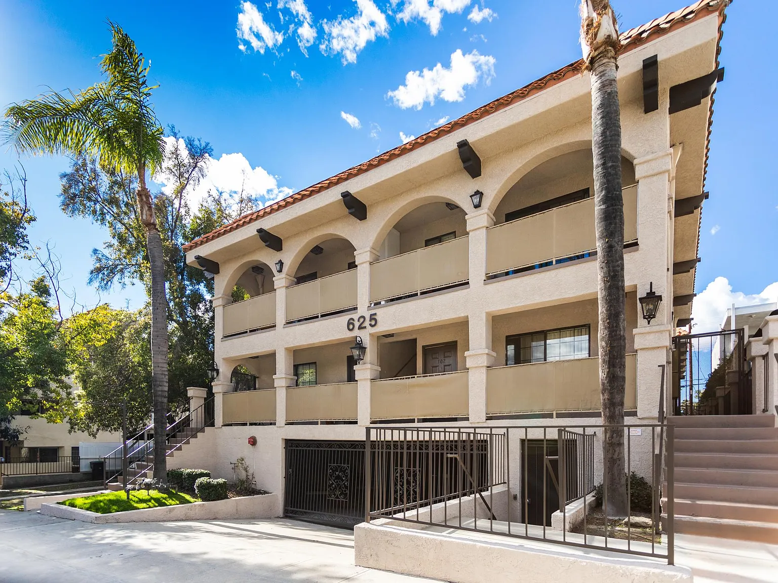 2 bed, 1000 sqft, $2,995 — Photo 3