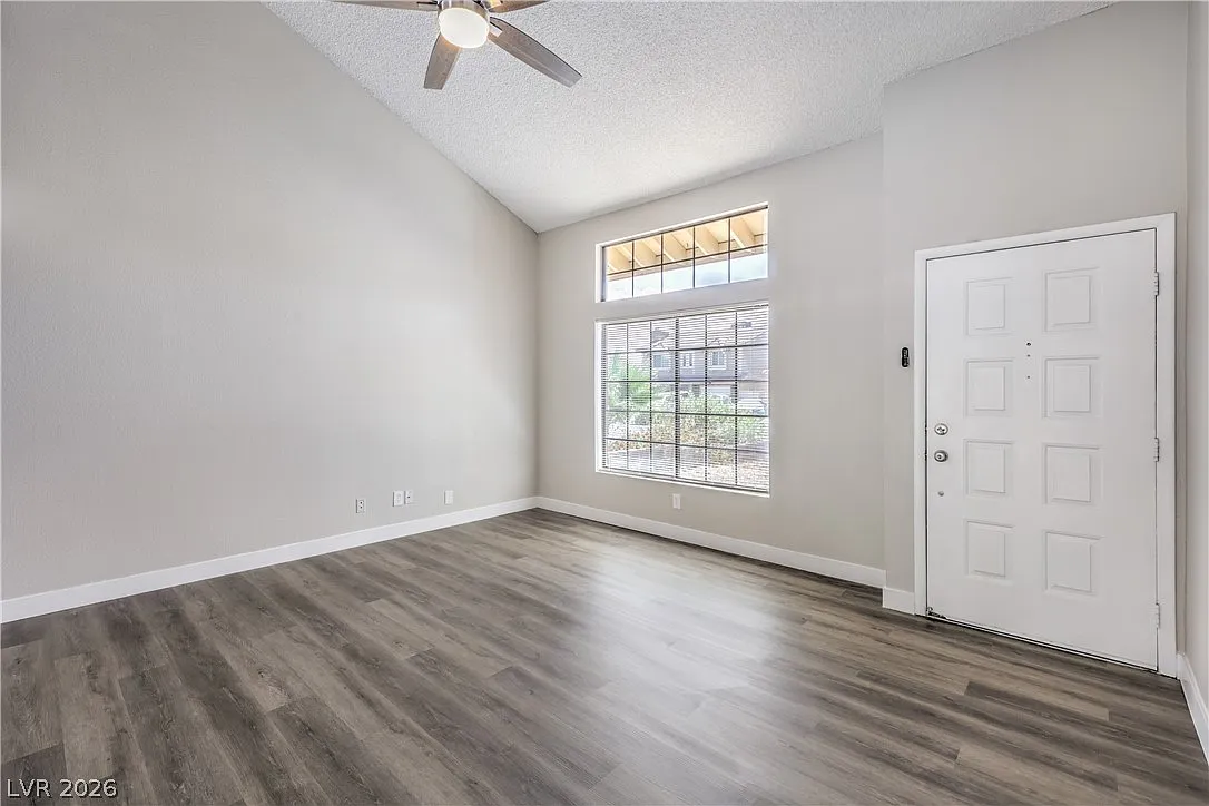 3 bed, 2.5 bath, 1646 sqft, $2,400 — Photo 4