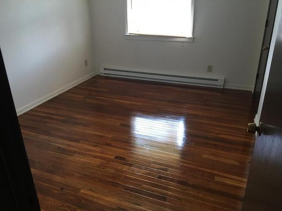 4th image of 4200 N Arlington Ave