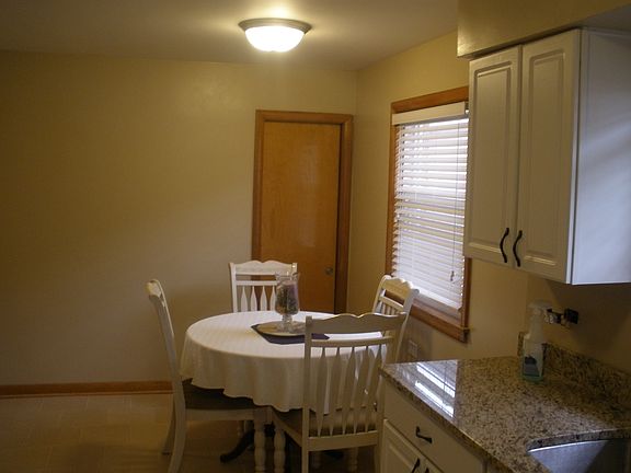 3rd image of 7317 N Oconto Ave