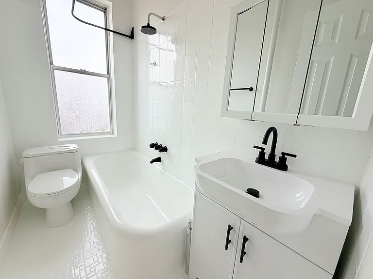 1489 E 8th St #D1 — Photo 8