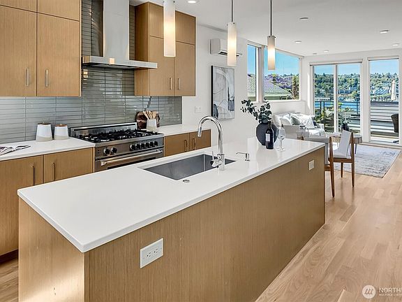 4th image of 2359 Yale Avenue E #A