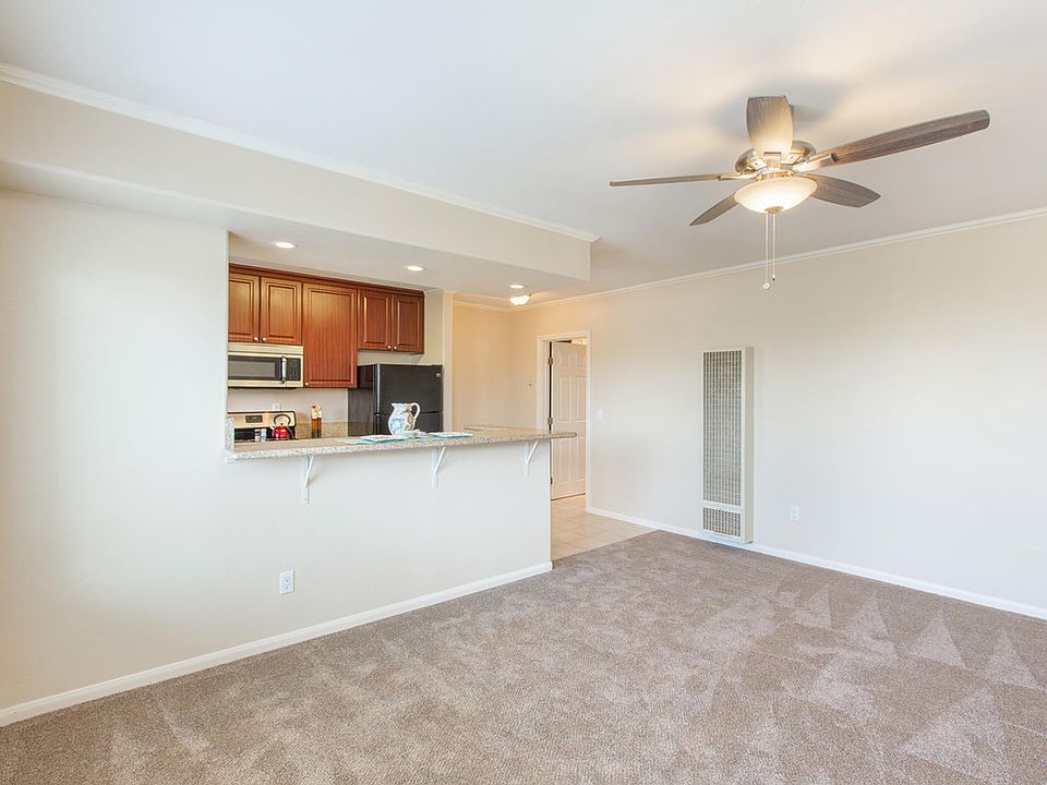 5077 Cape May Avenue San Diego, CA 92107-Oceanwalk Apartment Homes Living Room