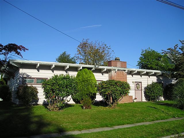 1st image of 325 Columbia St