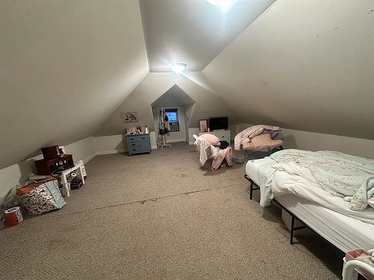 33 Iroquois St #2 — Photo 9